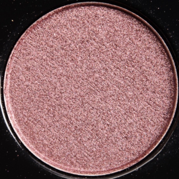 MAC eyeshadow Nude Model - Picture 3 of 11